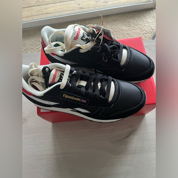 NWT Reebok Classic Leather Casual Shoes black running sneakers size 7,5 - Picture 12 of 14